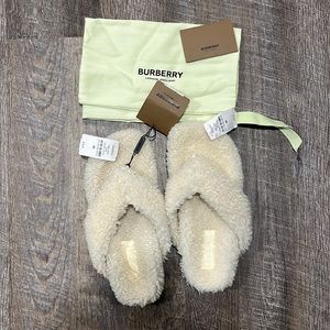 NWT Burberry fuzzy thong slippers